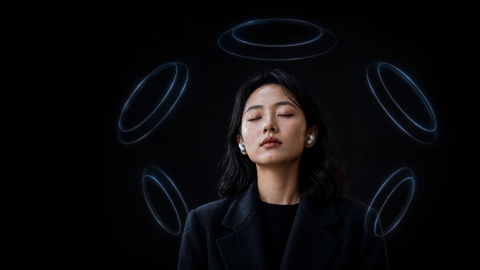 佩戴 Vela One 耳机的女性被多方向空间声场环绕