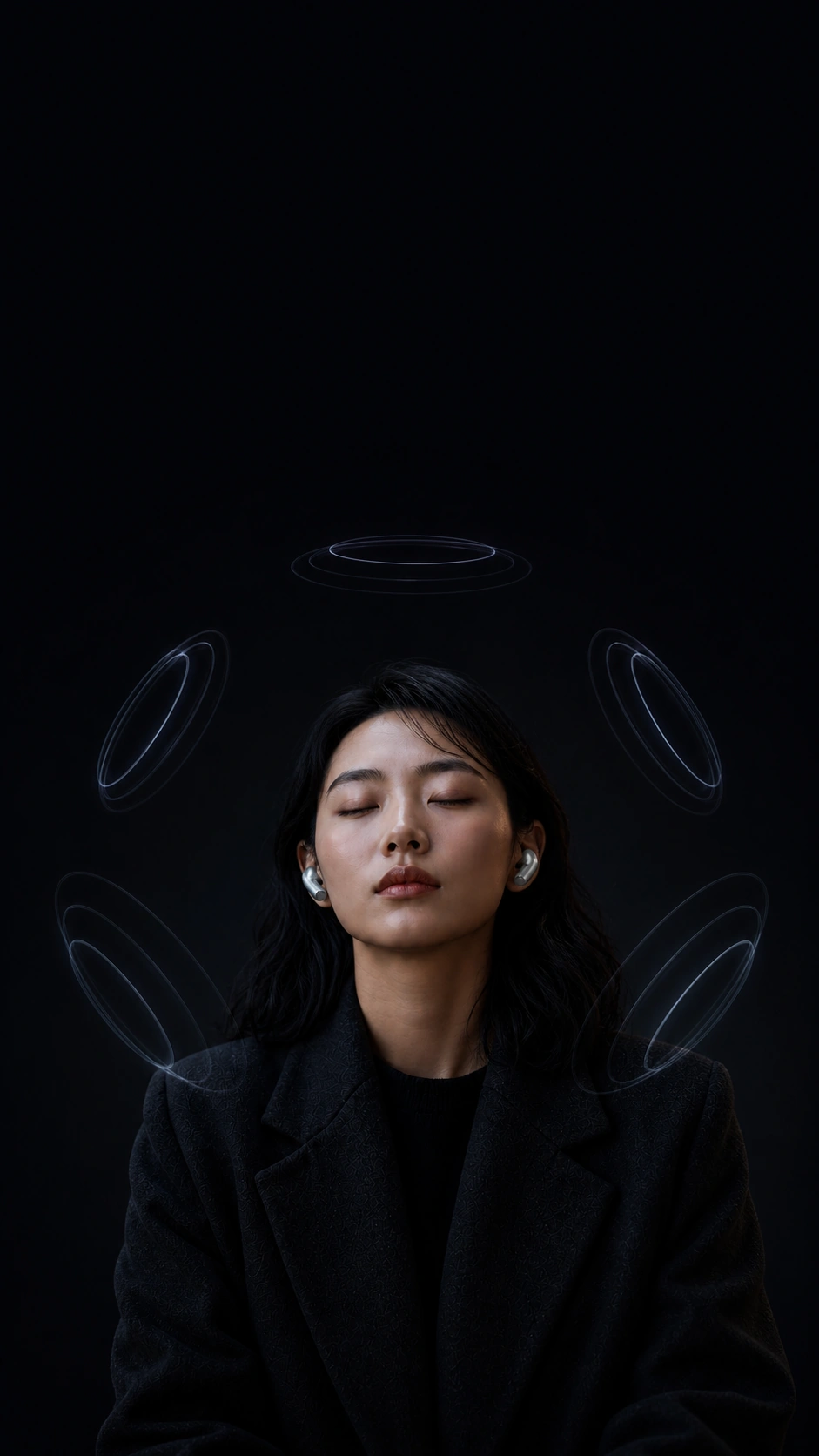 佩戴 Vela One 耳机沉浸在空间声场中的女性